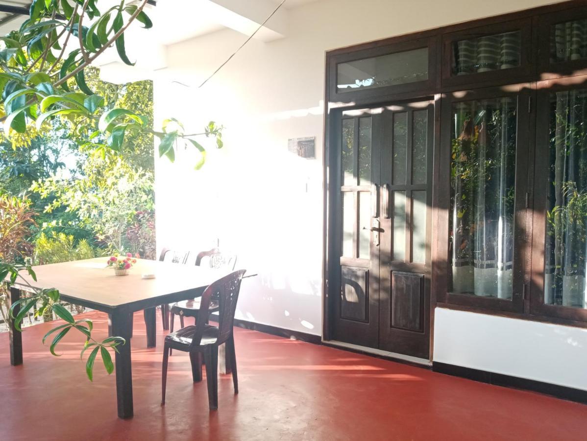 Littleadems View Bed & Breakfast เอลลา ภายนอก รูปภาพ