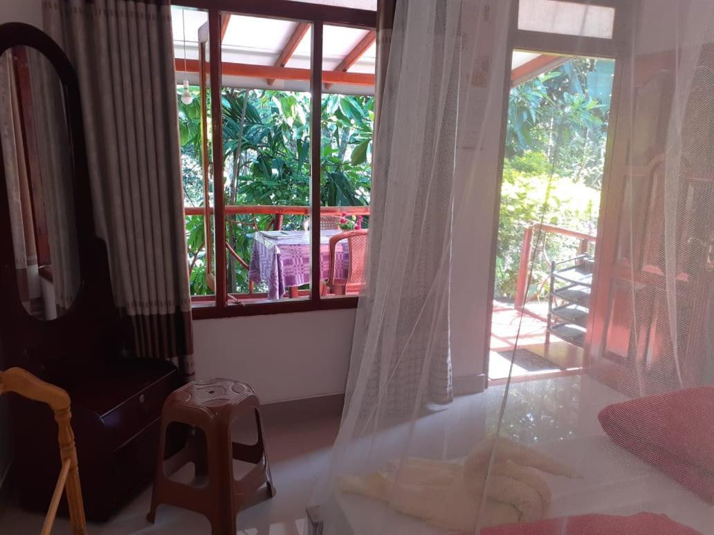 Littleadems View Bed & Breakfast เอลลา ภายนอก รูปภาพ
